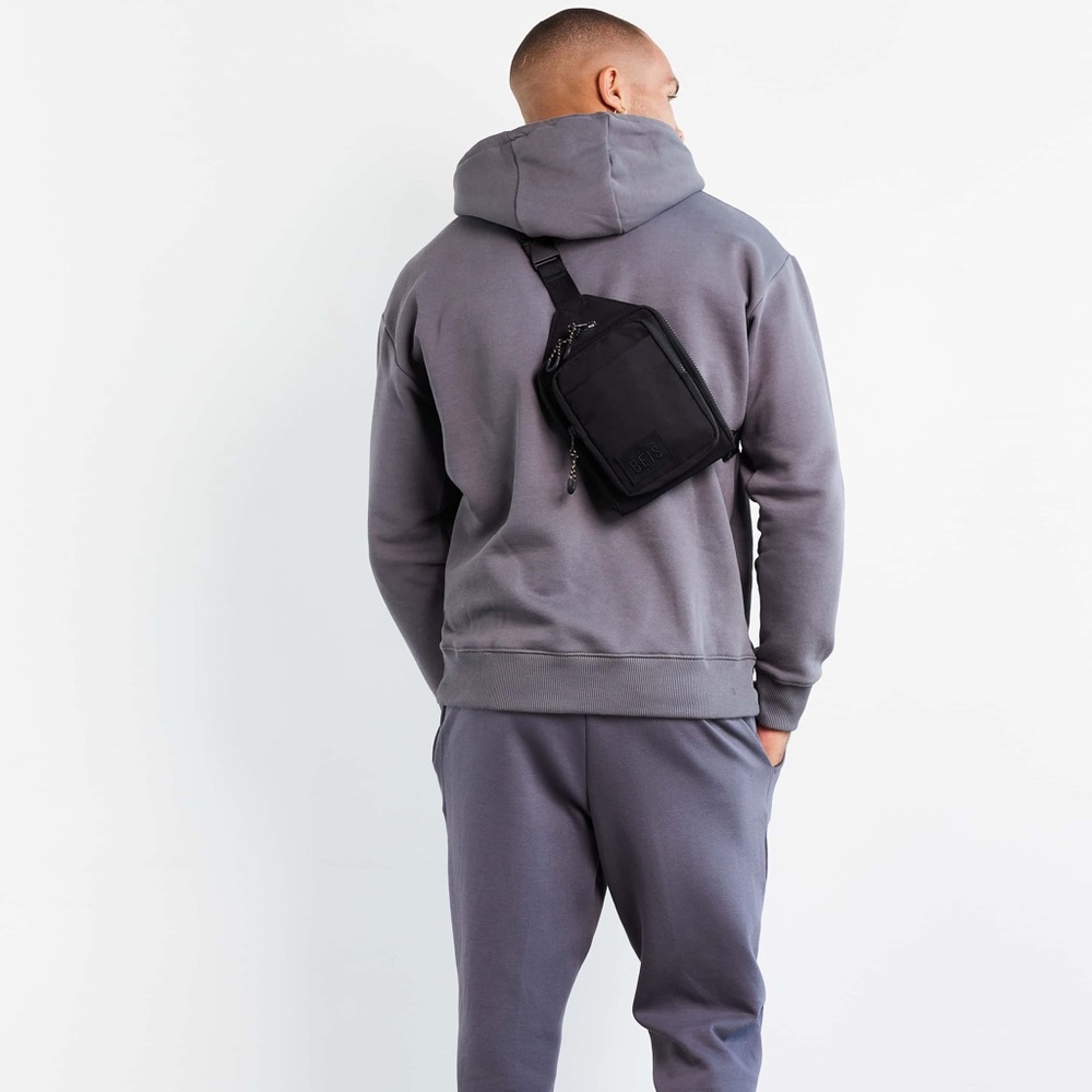 BEIS The Sport Sling
IN BLACK - Picture 14 of 15